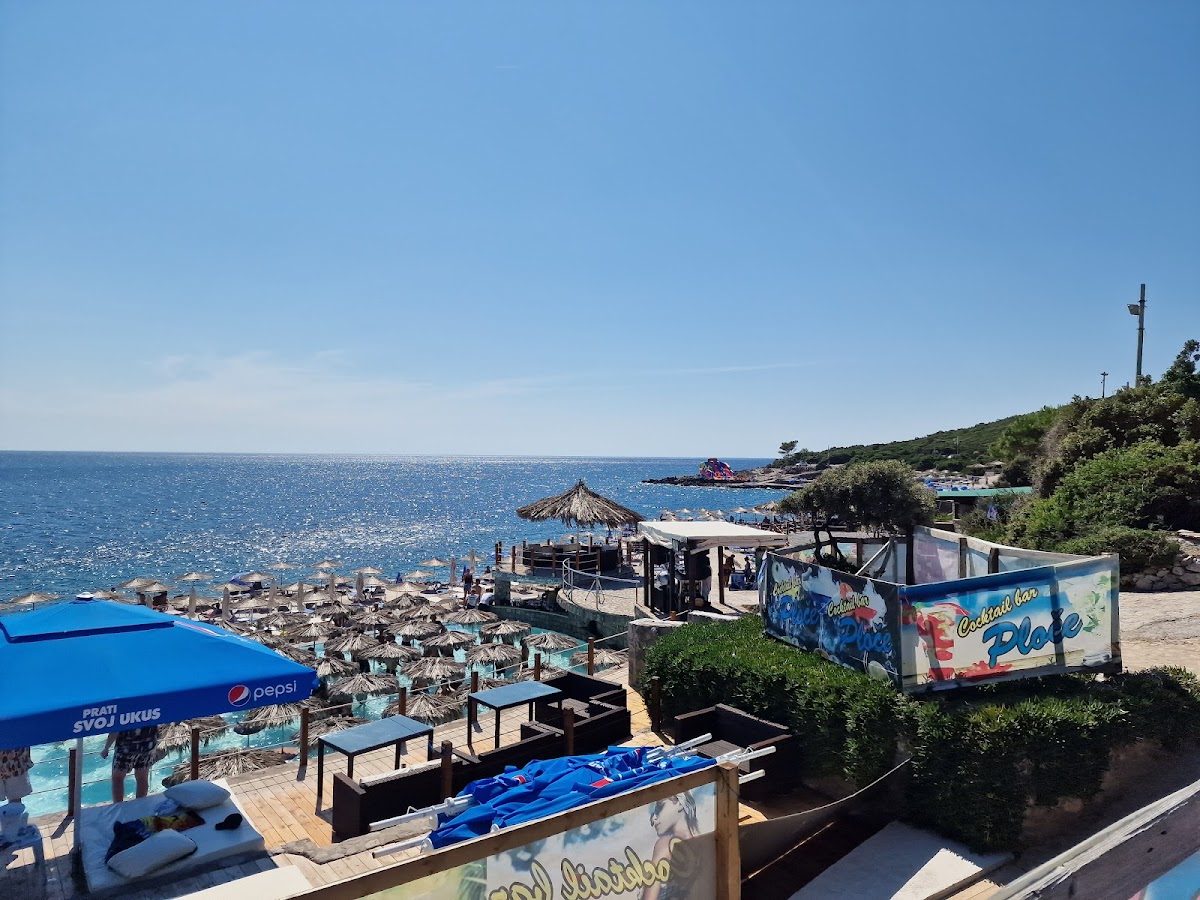Ploče Beach