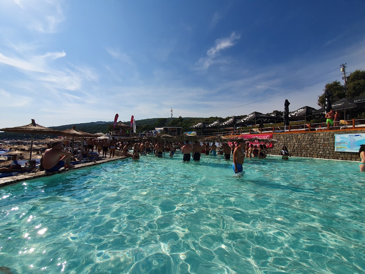 Ploče Beach