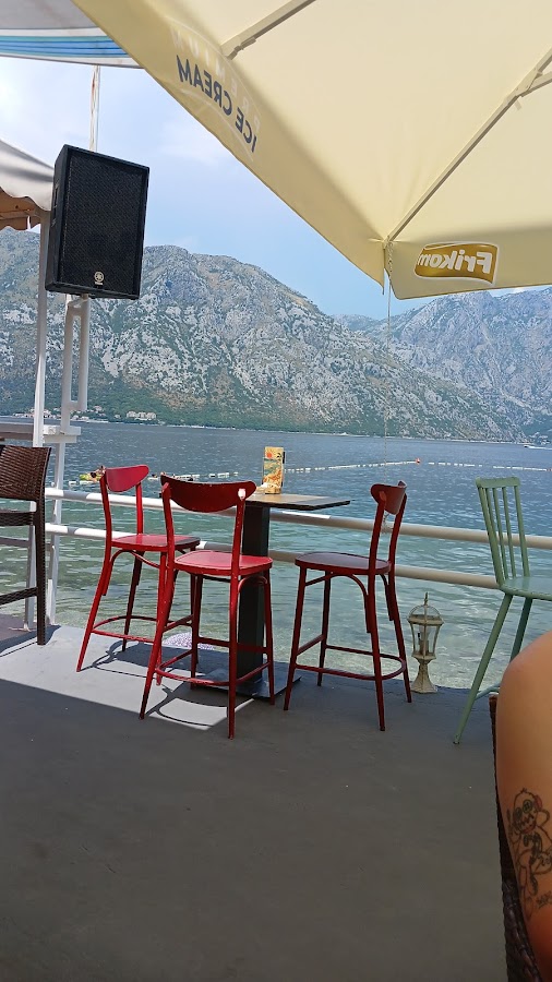 Oskar Beach Bar
