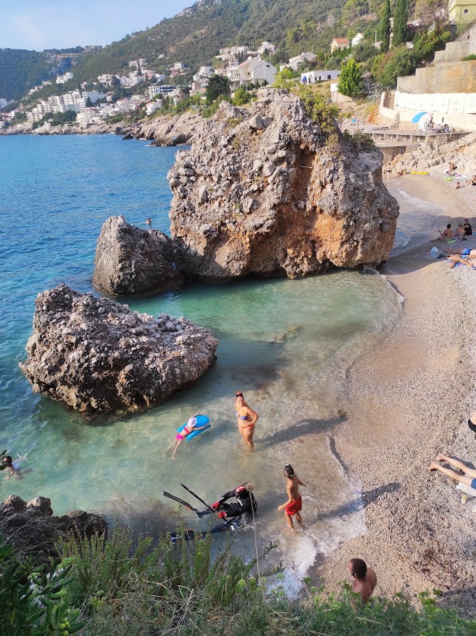 Mali Pijesak Beach
