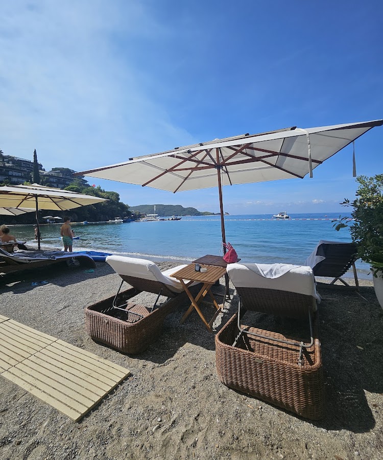 Dukley Beach & Bar