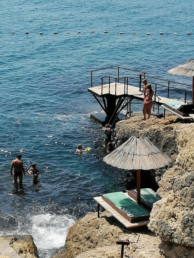 Aquarius White Beach