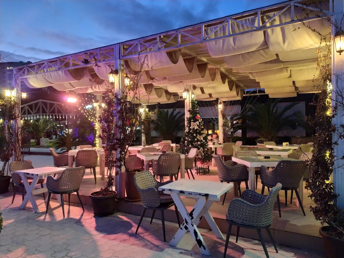Romantic beach bars in Montenegro for couples (2026)